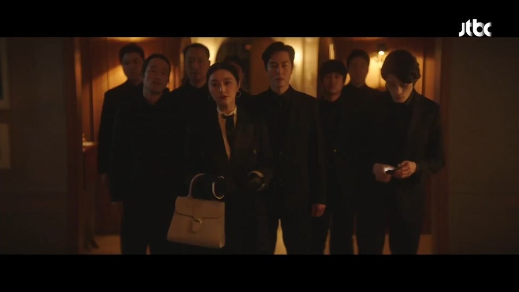 去年年初，范冰冰曾客串姜河娜和李裕英主演的韓劇《Insider》，全程英語對白，展現「范爺」霸氣。